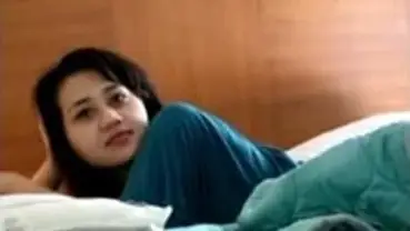 Mahasiswi Dewi Cantik Pasrah Goyang Kasur